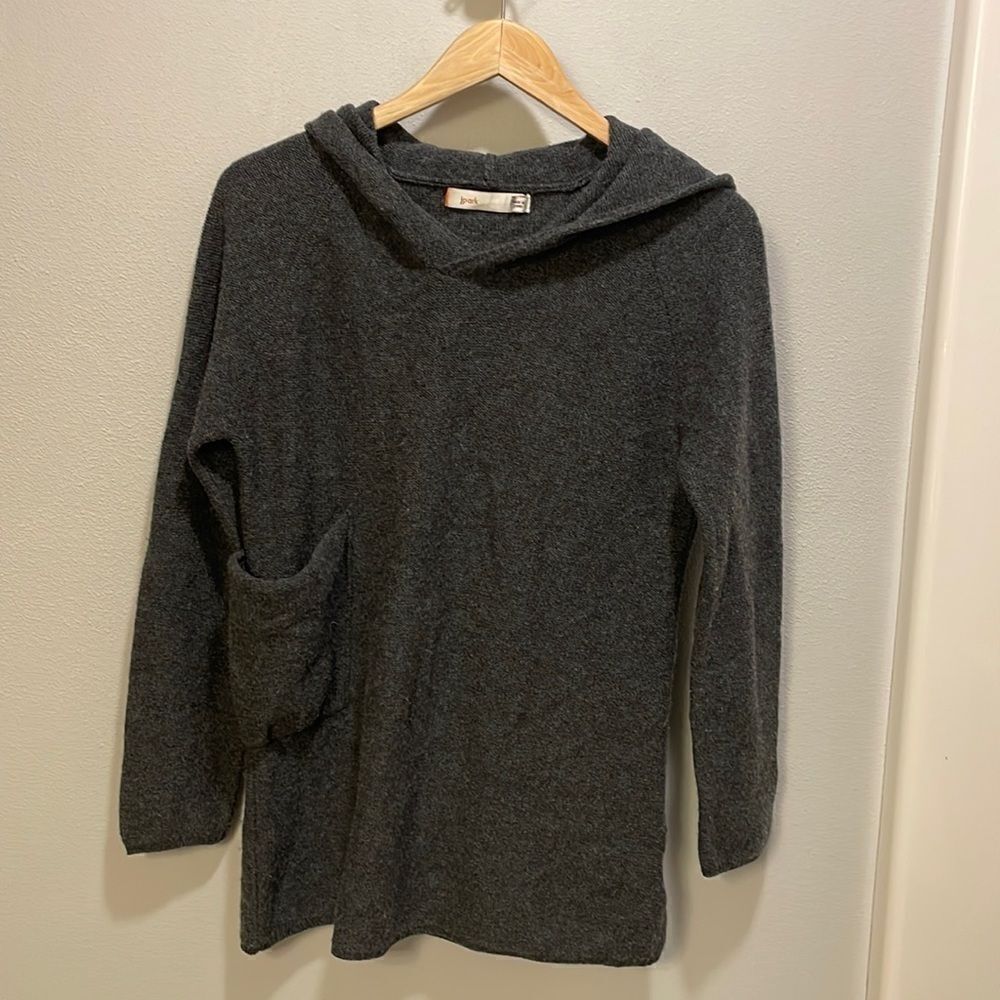 J Park woman’s cashmere and wool grey sweater